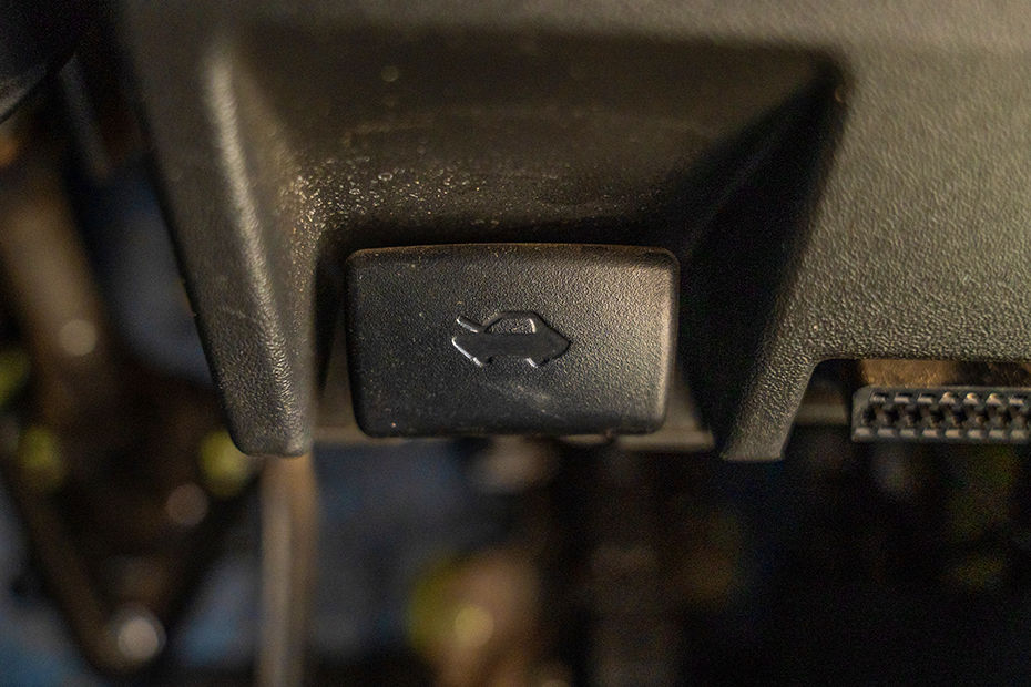Maruti Suzuki Jimny Bonnet Release Lever
