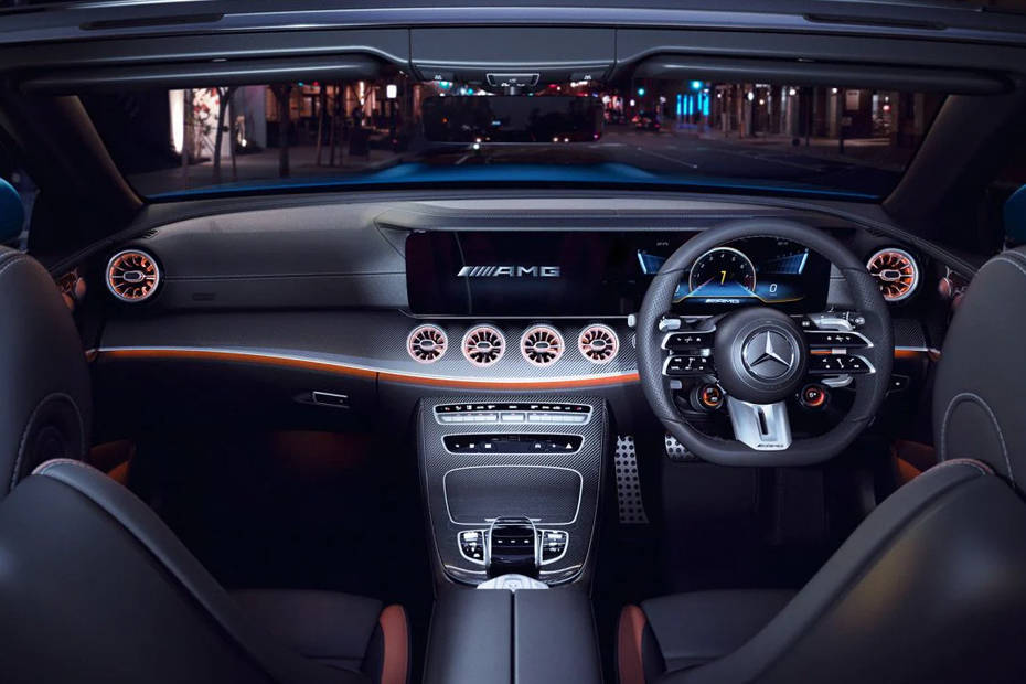 Mercedes-Benz AMG E 53 Cabriolet DashBoard