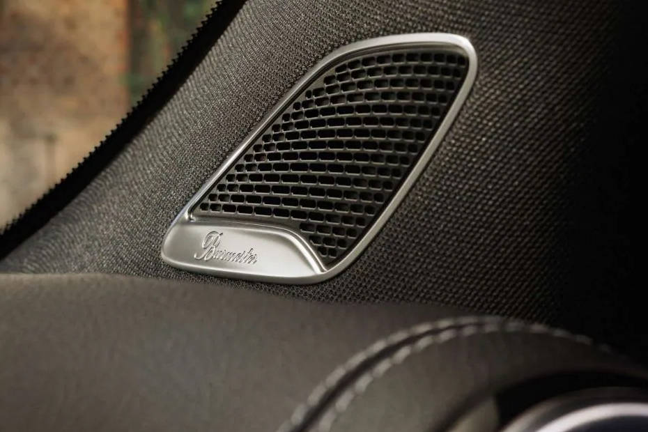 Mercedes-Benz AMG GLA 35 Speakers