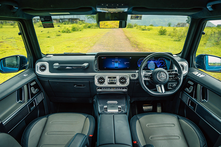 मर्सिडीज जी-क्लास इलेक्ट्रिक डैशबोर्ड