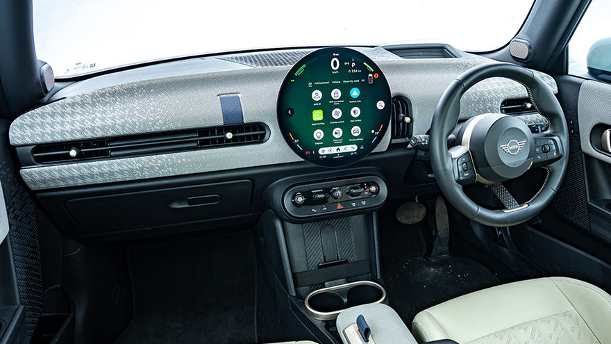Mini Cooper S Dashboard: Passenger's View