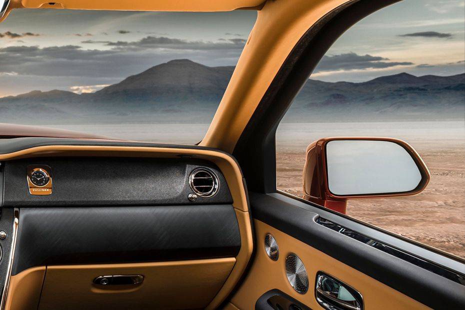 Rolls-Royce Cullinan Passenger View Image