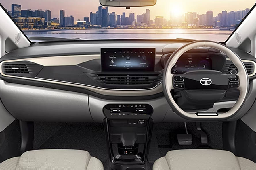 टाटा अल्ट्रोज़ 2025 dashboard