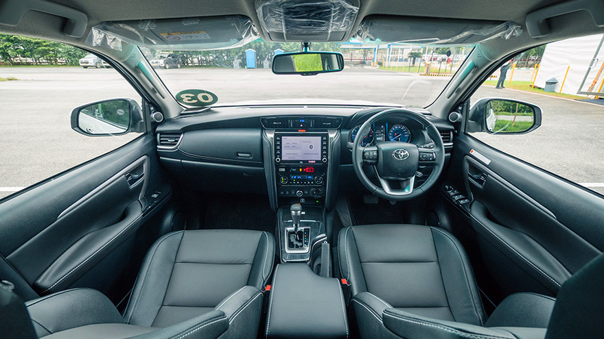 டொயோட்டா ஃபார்ச்சூனர் dashboard