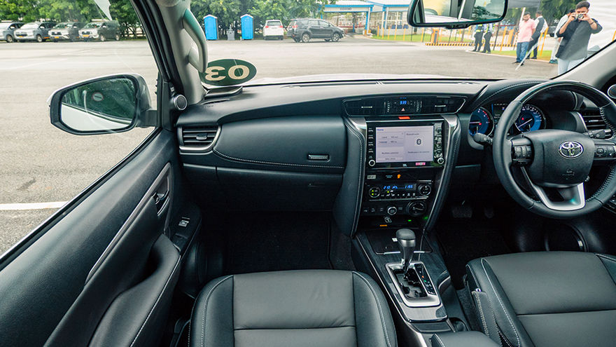 Toyota Fortuner Passenger View Toyota Fortuner Passenger View