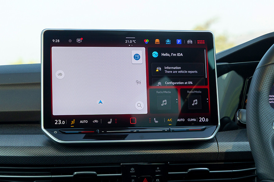 फॉक्सवेगन गोल्फ जीटीआई इंफोटेनमेंट सिस्टम