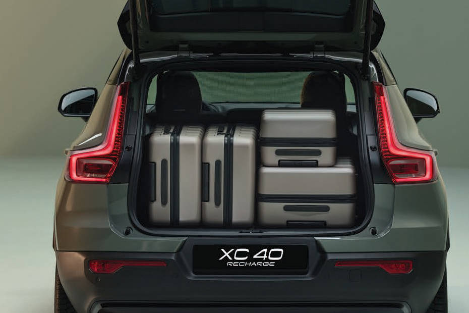 Volvo XC40 Recharge Boot (Open)