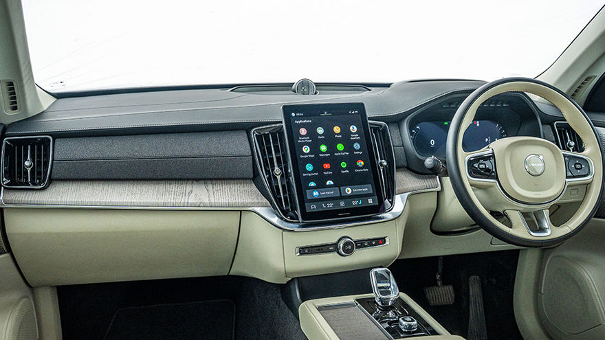 ವೋಲ್ವೋ XC90 dashboard: passenger's ನೋಡಿ