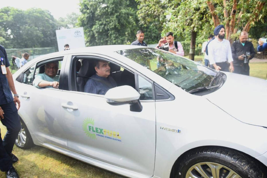 Nitin Gadkari in Toyota Corolla Altis Hybrid