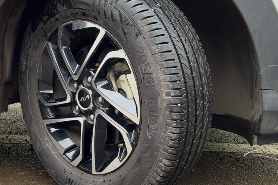 Continental UltraContact UC6 Tyre: 4000 Kilometre Review | CarDekho.com