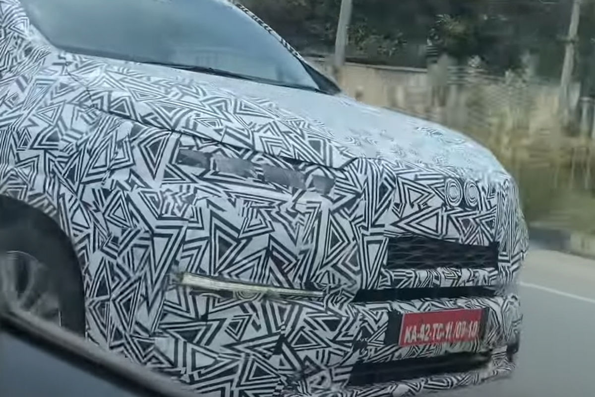 Toyota Innova Hycross spied Toyota Innova Hycross spied