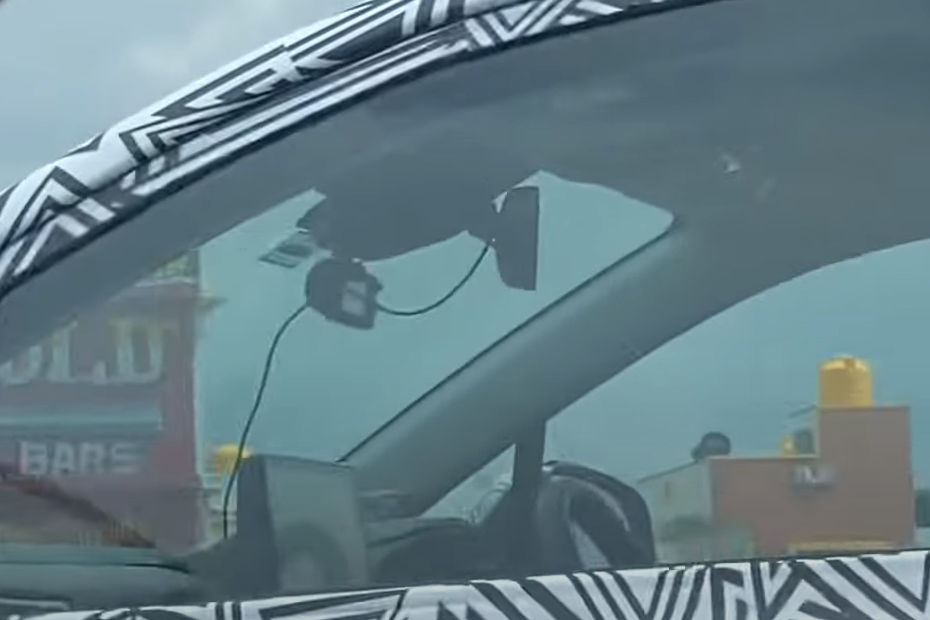 Toyota Innova Hycross touchscreen unit spied