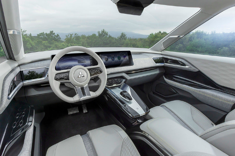 Mitsubishi XFC Concept interior