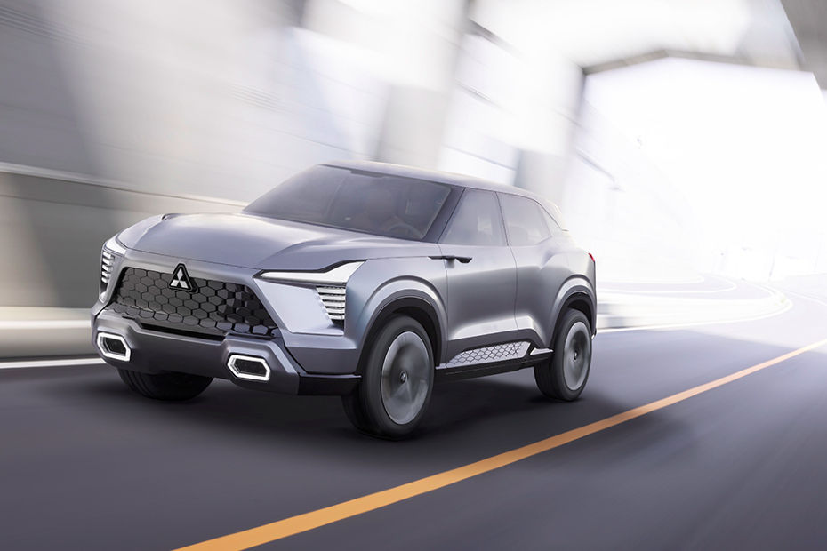 Mitsubishi XFC Concept action