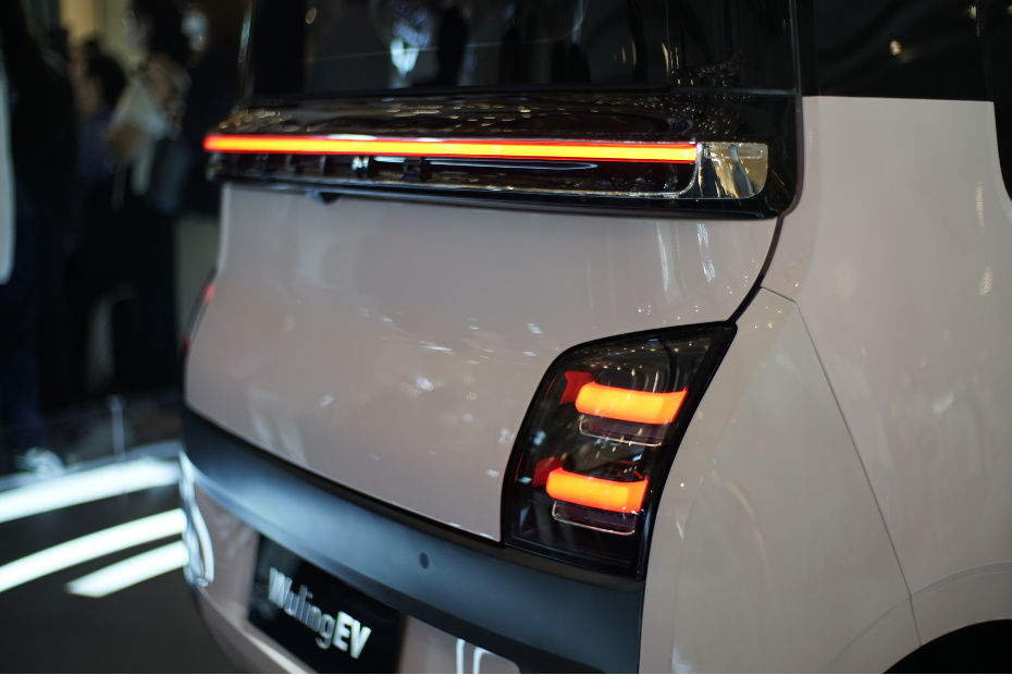 Indonesia-spec Air EV rear