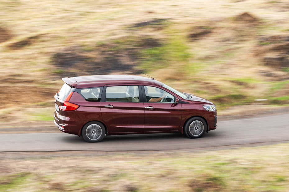 Maruti XL6 CNG vs Ertiga CNG Price, Features, And Specifications