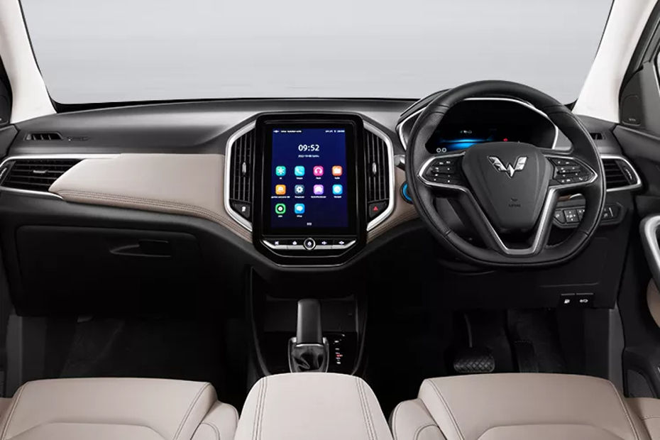 Indonesia-spec MG Hector (Wuling Almaz) Hybrid cabin