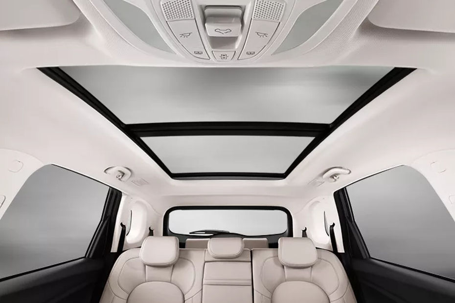 Indonesia-spec MG Hector (Wuling Almaz) Hybrid panoramic sunroof