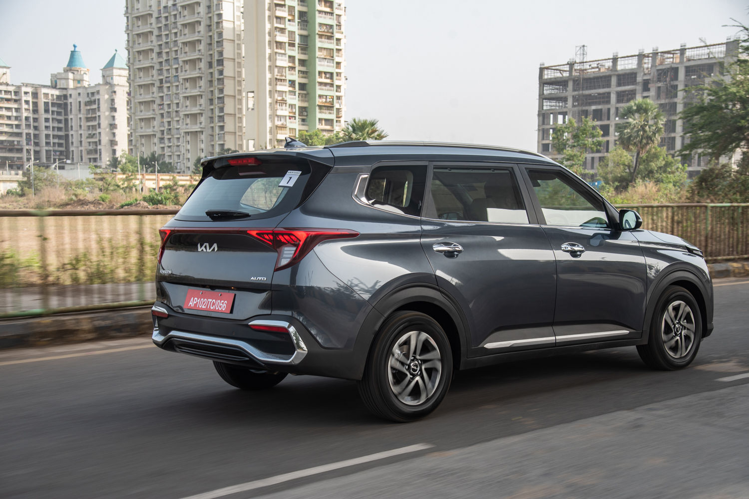 Kia Carens Rear Profile