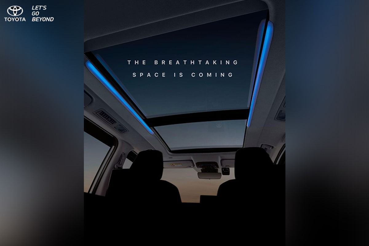 Toyota Innova Hycross Panoramic Sunroof