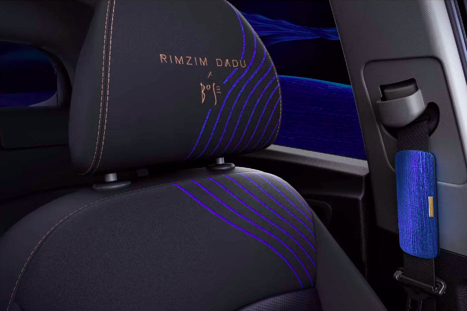 XUV400 Special Edition Front Seat