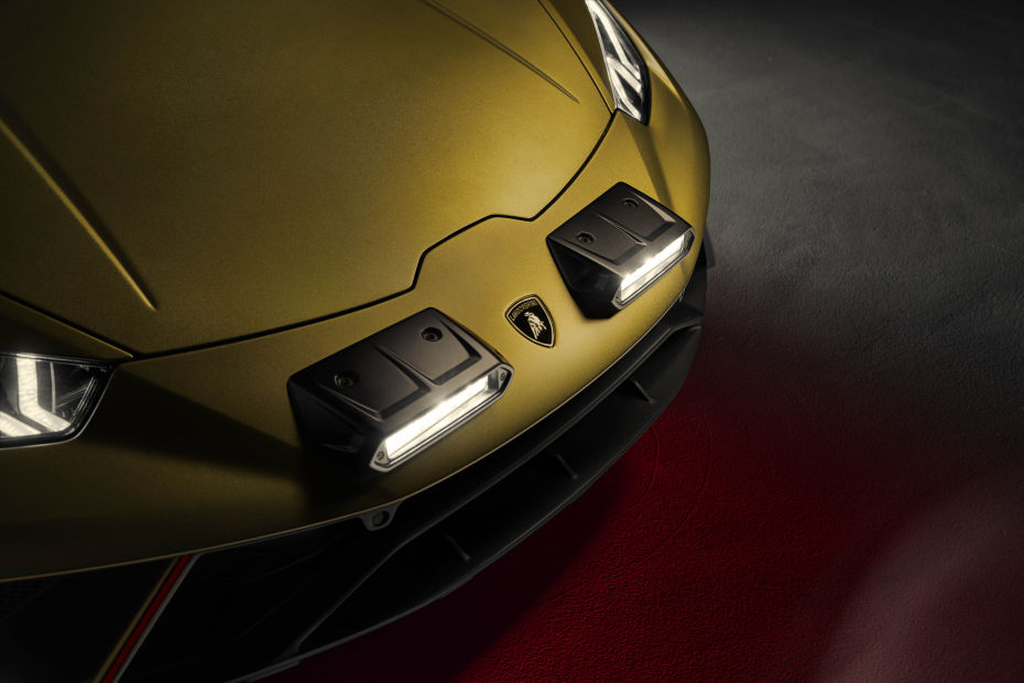 Lamborghini Huracan Sterrato LED auxiliary lights