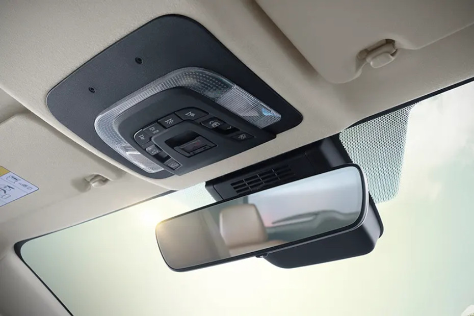 Toyota Innova Hycross Vs Mahindra XUV700 Top 7 Features That The MPV