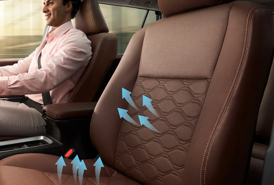 Toyota Innova Hycross Vs Mahindra XUV700 Top 7 Features That The MPV