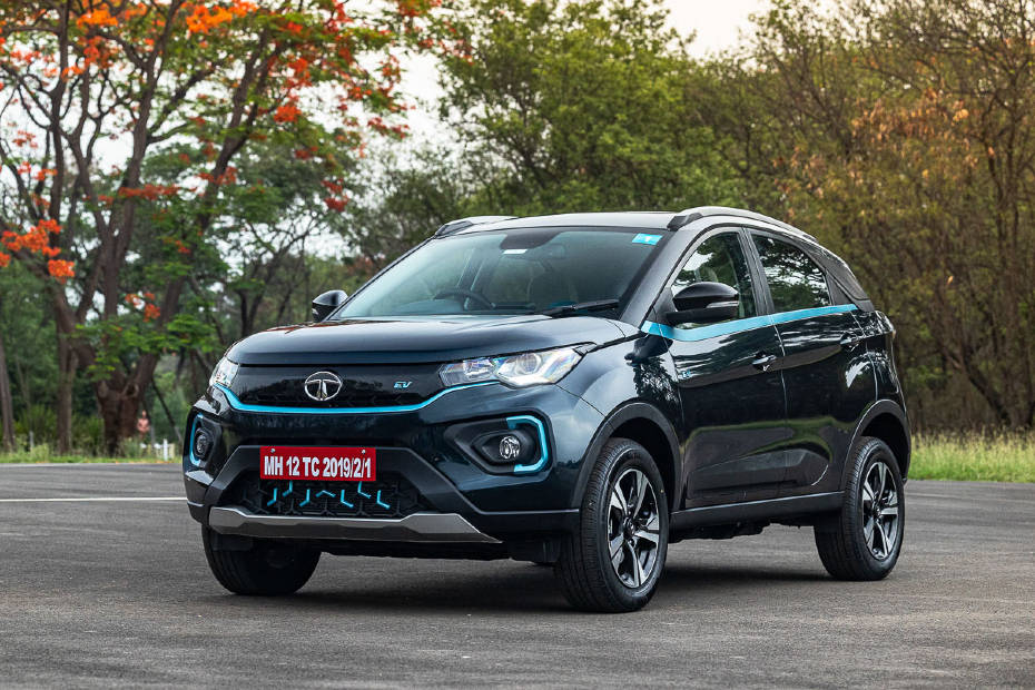 Tata Nexon EV Max Vs Nexon EV: Real World Range Comparison | CarDekho.com