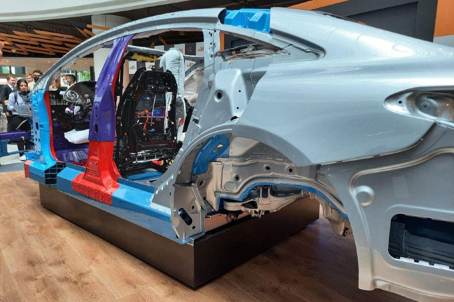 Mercedes EQS cross-section Mercedes EQS cross-section