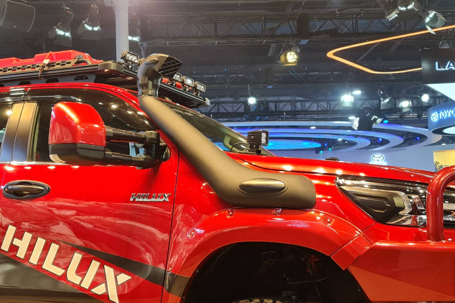 Toyota Extreme Off-road Hilux Concept Snorkel