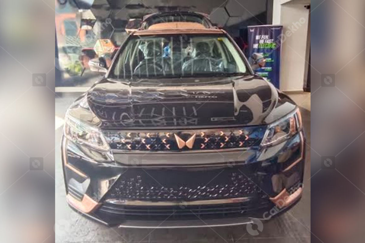 Mahindra XUV400 front