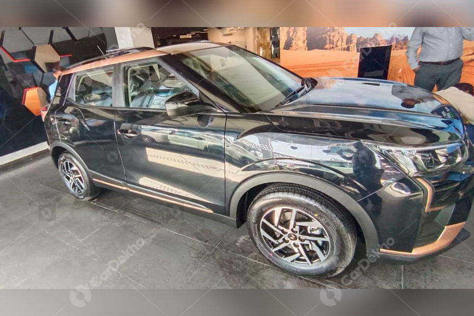 Mahindra XUV400 side