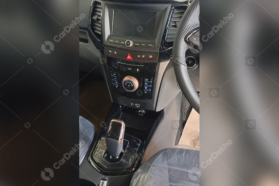 Mahindra XUV400 centre console