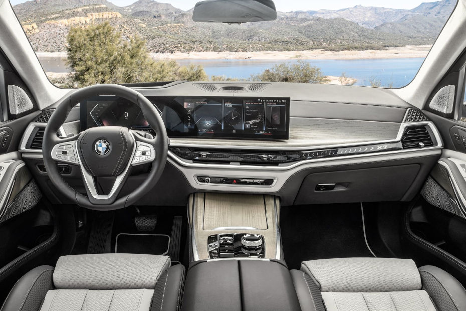 2023 BMW X7 cabin