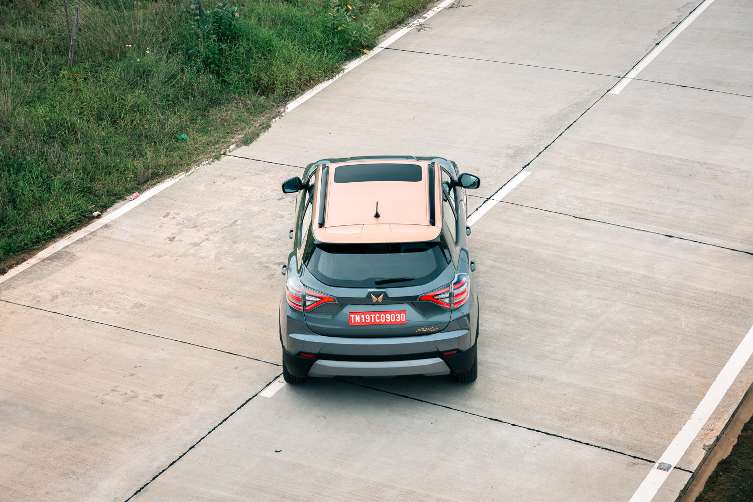 Mahindra XUV400 EV Vs Tata Nexon EV - Price Comparison | CarDekho.com