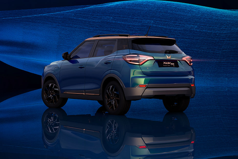 1 of 1 XUV400 EV Rear