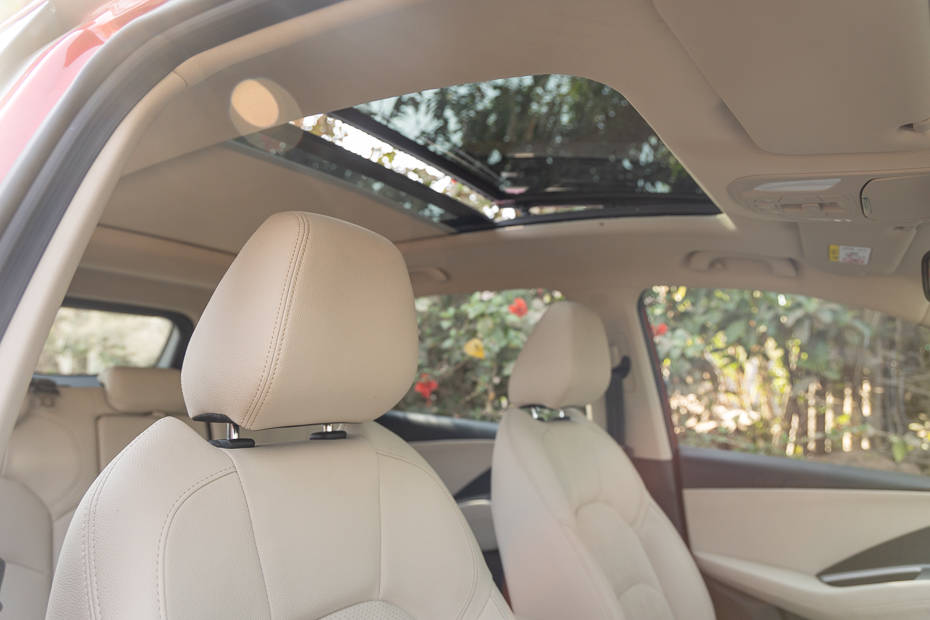 2023 MG Hector panoramic sunroof