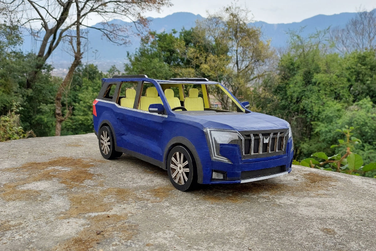 Mahindra XUV700 Cardboard Scale Model Mahindra XUV700 Cardboard Scale Model