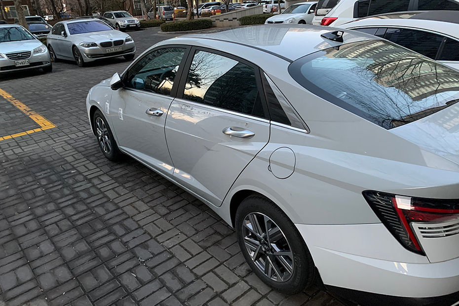 2023 Hyundai Verna Side