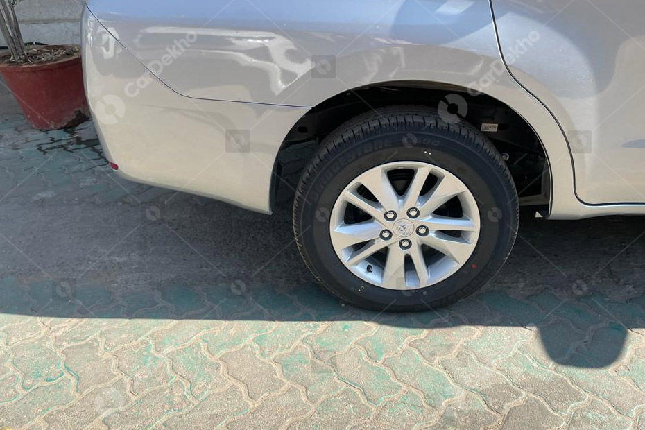 2023 Toyota Innova Crysta wheel