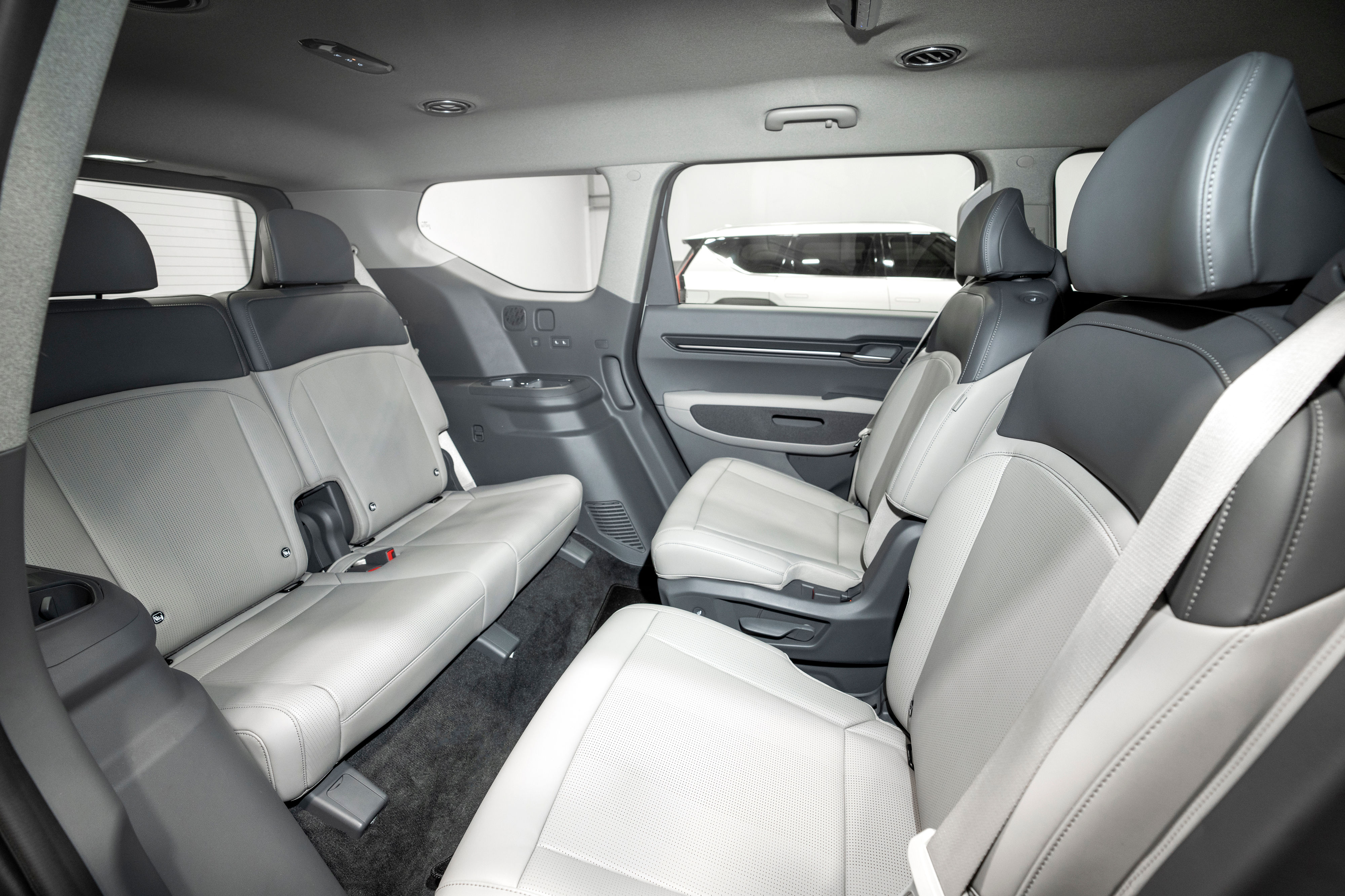 Kia EV9 rotational second-row seats Kia EV9 rotational second-row seats