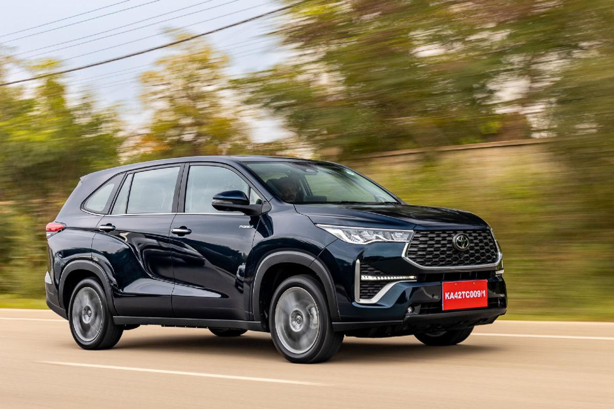 Toyota Innova Hycross