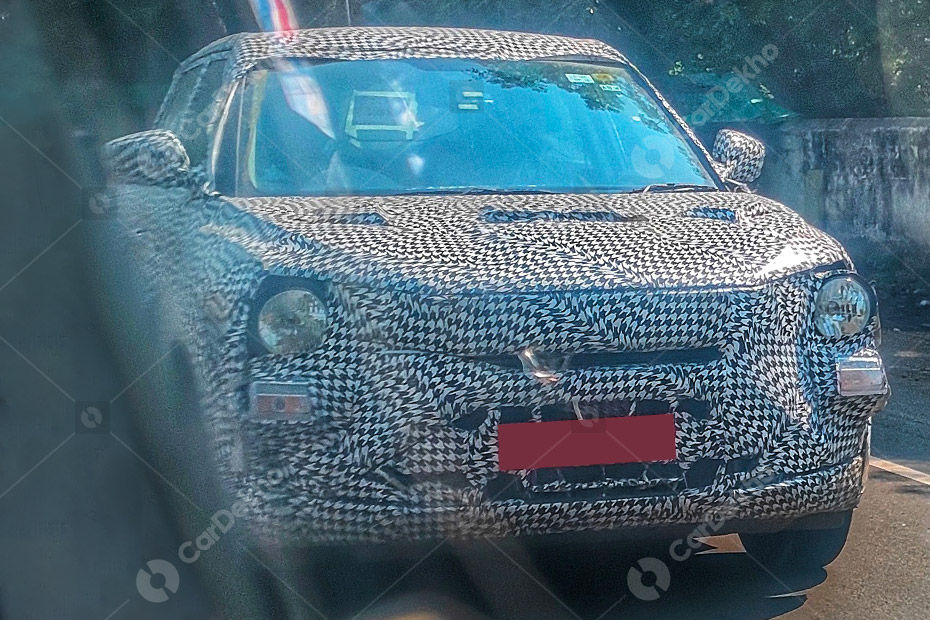Facelifted Mahindra XUV300 Spied