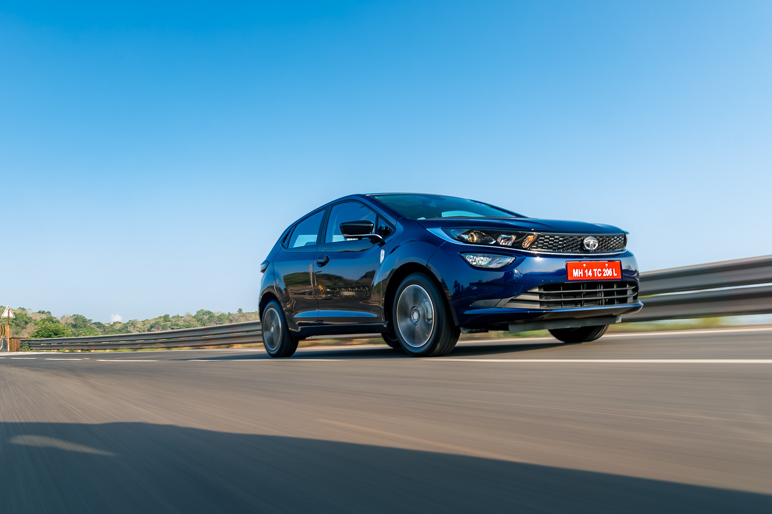 Tata Altroz iCNG - India’s No-compromise CNG Car | CarDekho.com