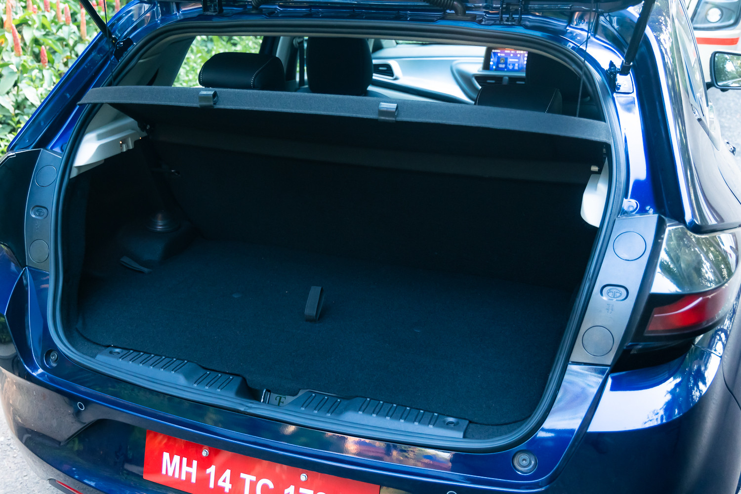 Tata Altroz CNG Boot Space Creative Showcase At Mumbai Airport