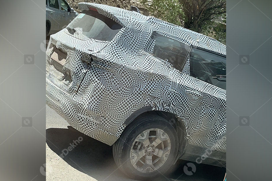 2024 Tata Safari spied