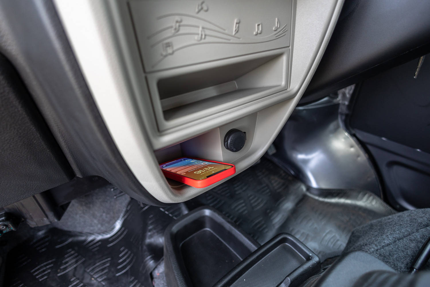 Maruti Eeco cubby space