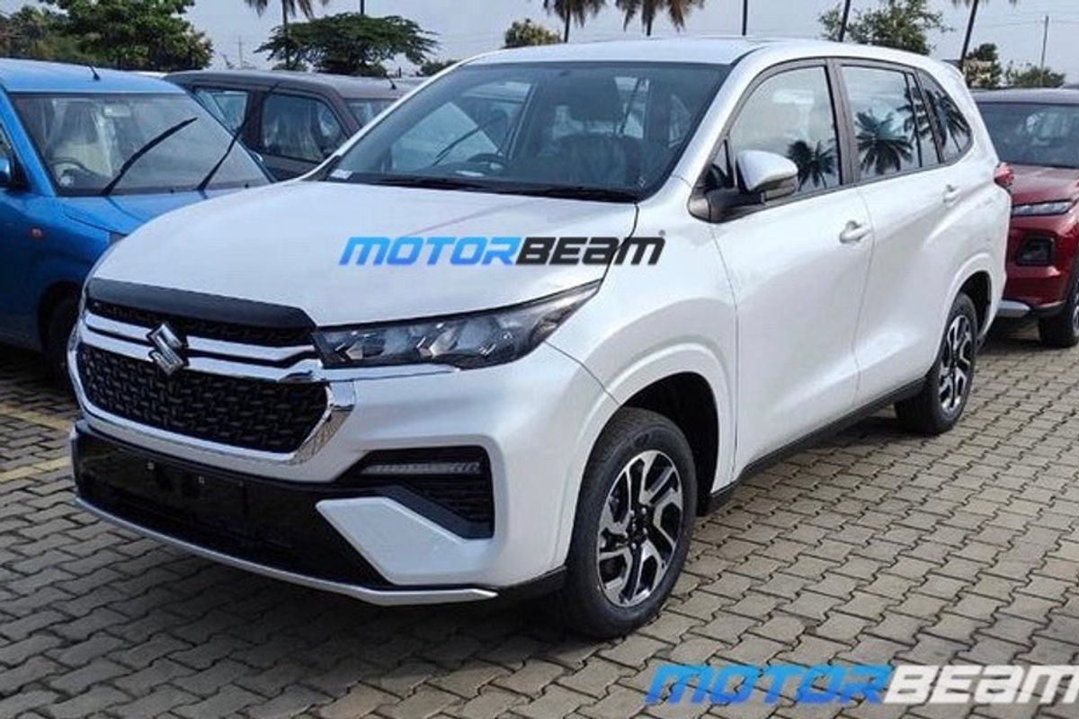 Maruti Invicto spied