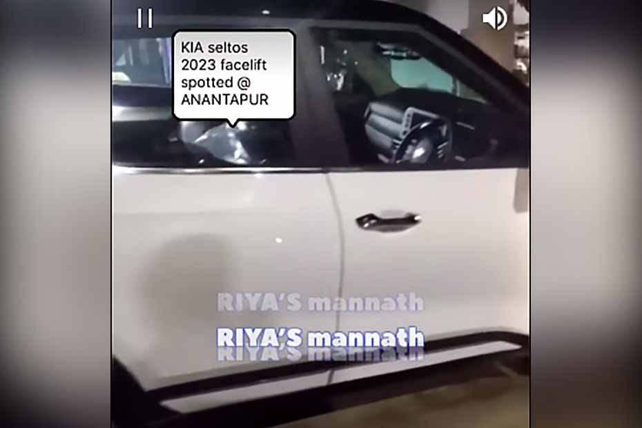 Kia Seltos facelift interior spied Kia Seltos facelift interior spied